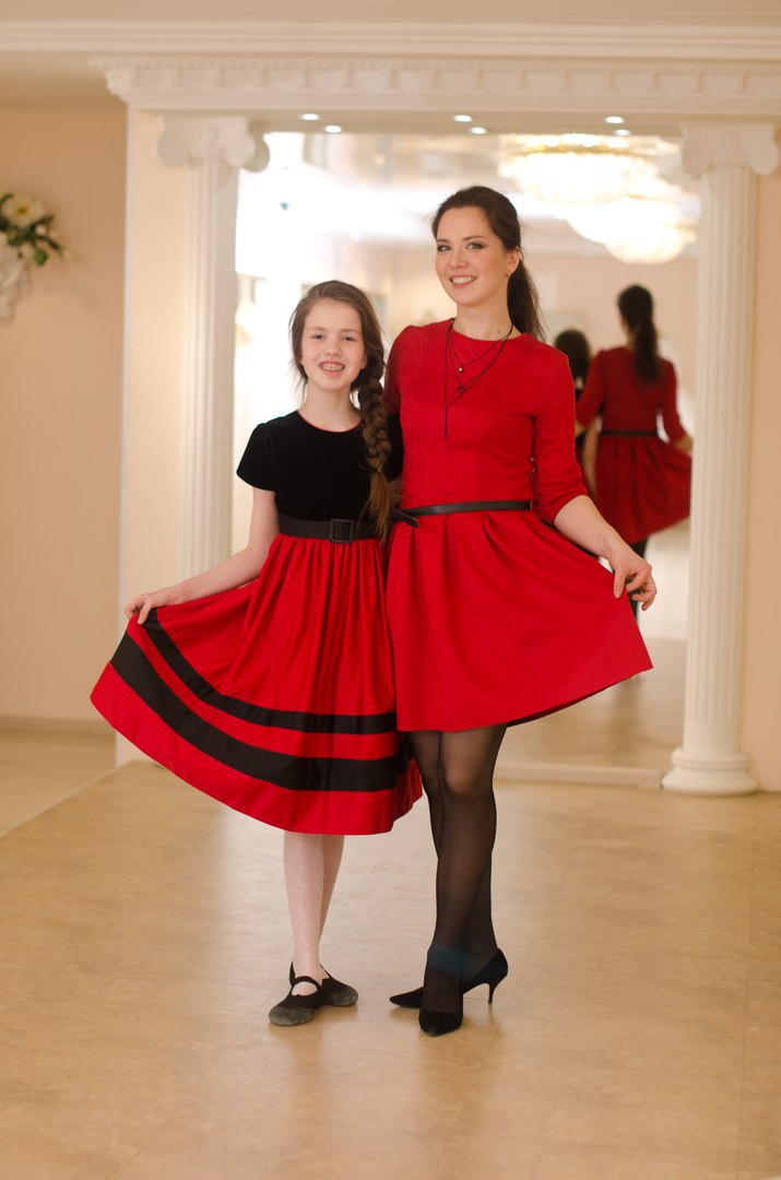 Платье для девочки красное с черным